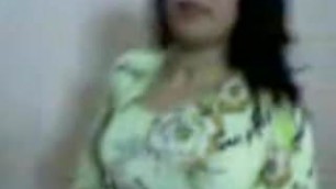 arab slut show videoed by her lover